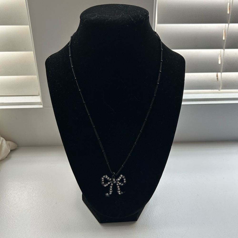 NWOT Betsey Johnson Black and Silver Bow Necklace